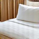 깨끗하게 정돈된 호텔 객실 내부